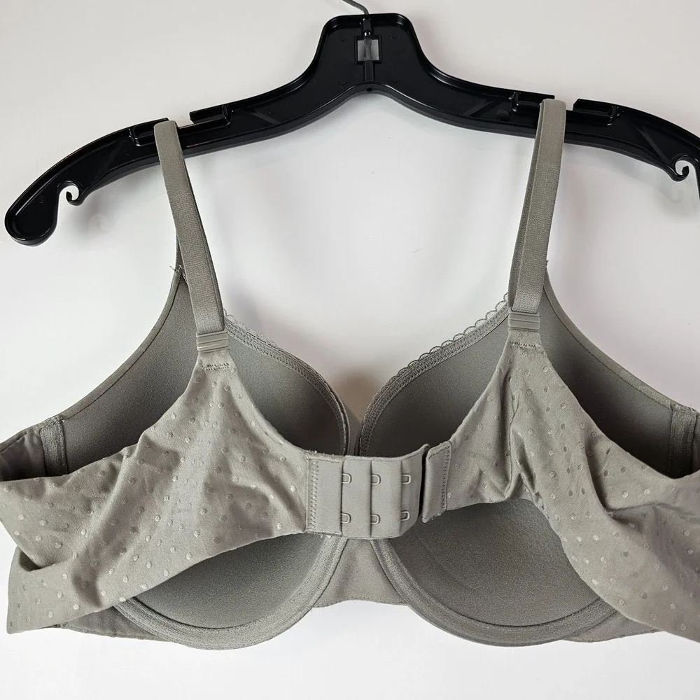 Victoria's Secret Body By Victoria Lined Perfect Coverage Bra Size 38C Gray Dot